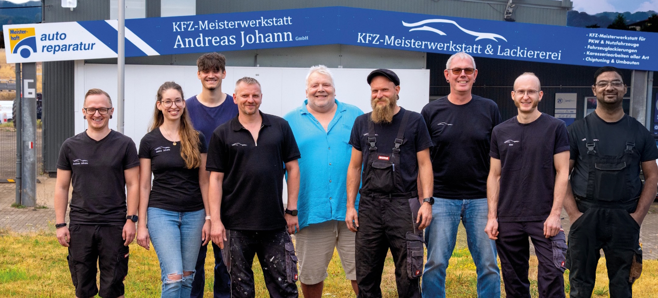 "Team der KFZ-Meisterwerkstatt Andreas Johann GmbH" "Bild Teamfoto_KFZ-Meisterwerkstatt_Andreas_Johann_GmbH_mit_Azubi_small_1000.jpg"